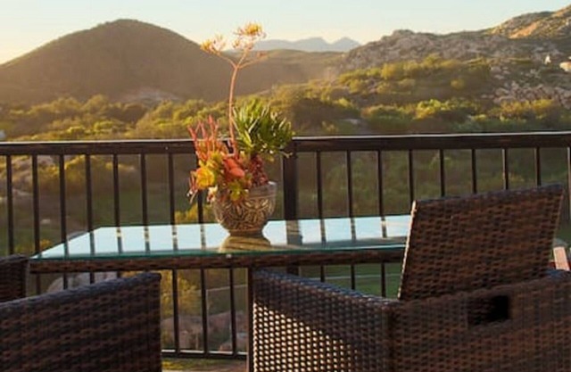 Private Home With Sweeping Views! Extra-Comfy Bed, Fully Stocked,fast Wifi!