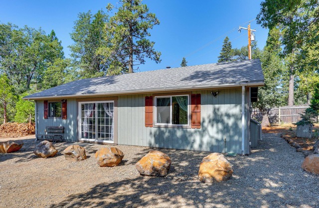 Private Horse Stall: Unplug at Shingletown Home!