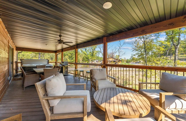 Private Hot Tub-Cozy Fireplace-Free Daily Attraction Tickets-Close to Top of the Rock