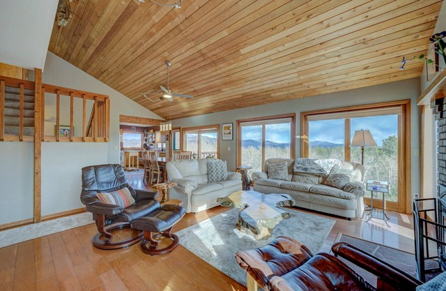 Private Hot Tub! Dog Friendly, Amazing Views!