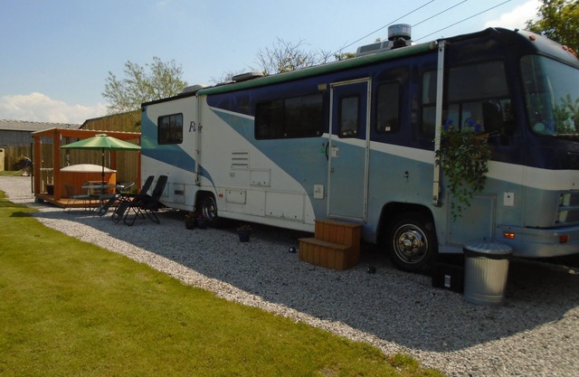 private hot tub with 1990,s American motorhome