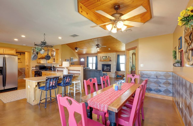 Private Hot Tub & Pickleball Court: Baird Home!