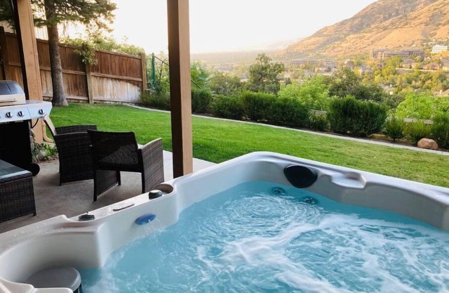 Private Hot Tub with a Mountain and City View!