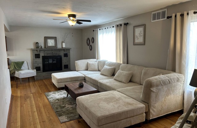 Private house right outside of Pittsburgh, pet friendly!
