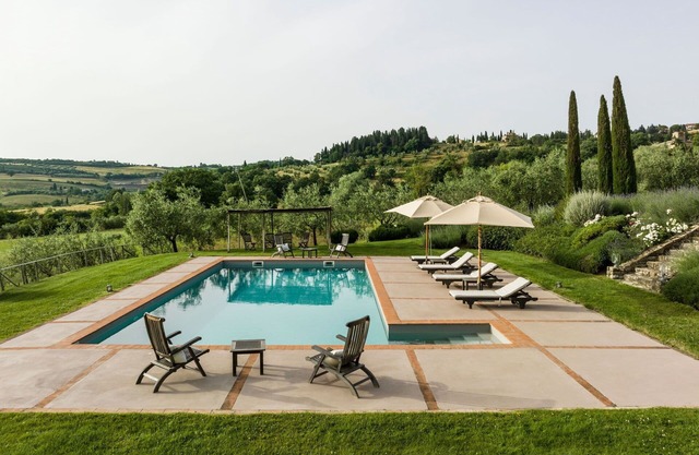 Private Villa with A/C, WIFI, hot tub, private pool, TV, patio, pets allowed, panoramic view