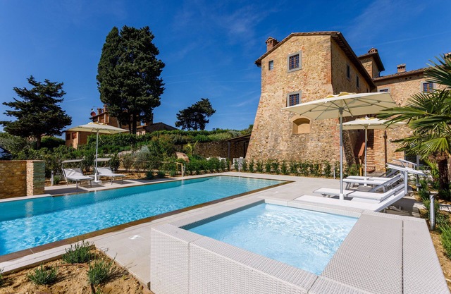 Private house in the Chianti area for 12 persons, pool and A/C