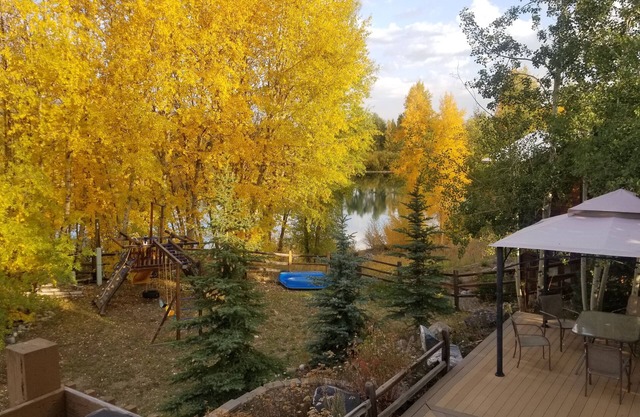 Private lake front home, Open layout, Remodeled kitchen, Excellent views 334