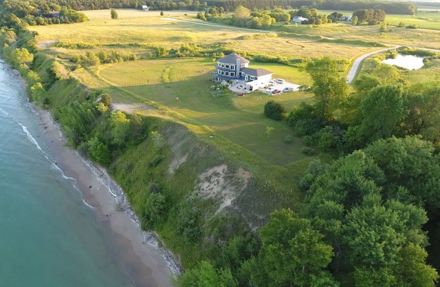 Private Lake House Retreat near Whistling Straits Breathtaking Views! Specials!