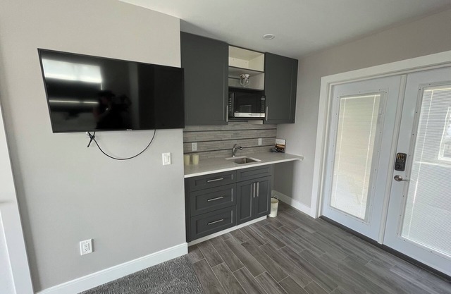 Private Lake View Apt