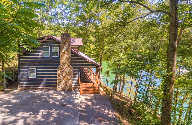 Private Lakefront Cabin within 4 Miles of I-75 and close access to ATV trails