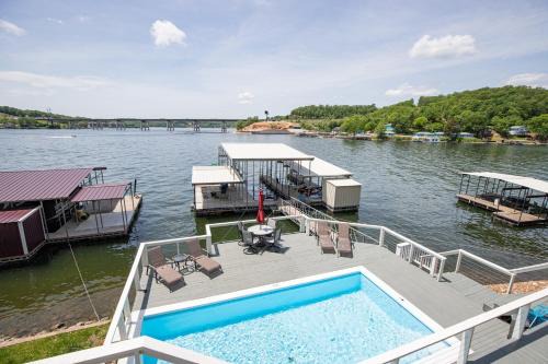 Private Lakefront Pool, Amazing Dock Sleeps 26