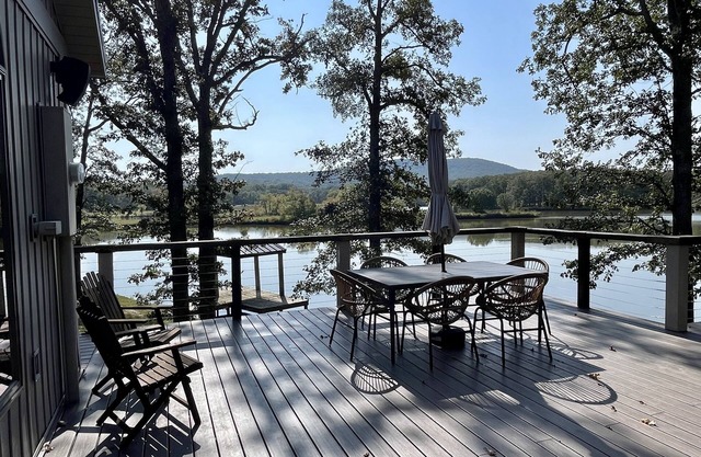 Private Luxury Escape at the base of the Shawnee National Forest