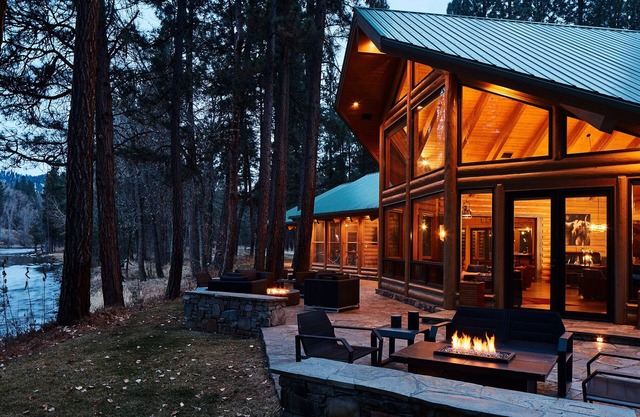 PRIVATE LUXURY RIVERFRONT LODGE AND CABINS ON THE BITTERROOT RIVER