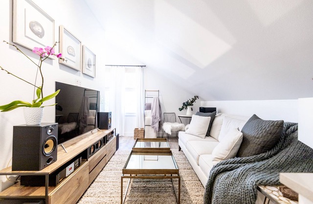 Private modern carriage house in Downtown Denver