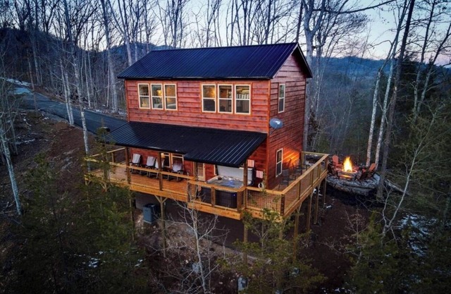 Private Mountain Top, Quiet Family Cabin -Awesome Location!