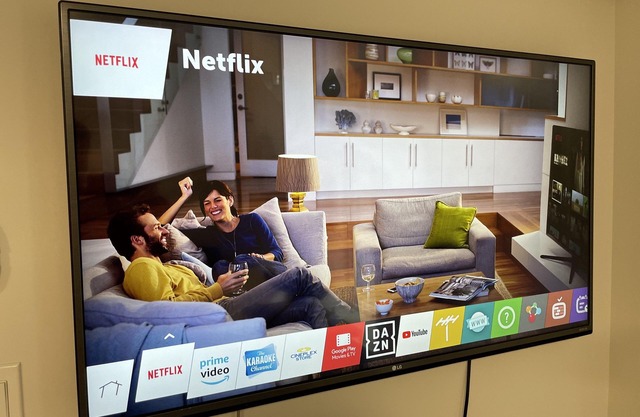 Private new 2 bedroom basement suite with short walk to the beach