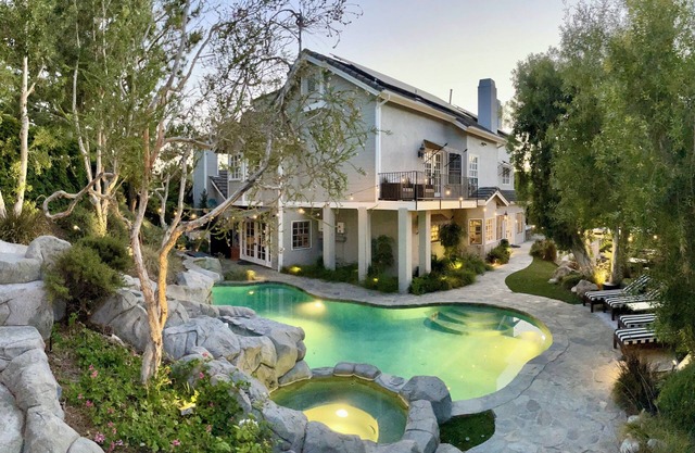 Private Orange County Oasis, 4000 sq ft, Pool & Hot Tub, near Disney & Beaches