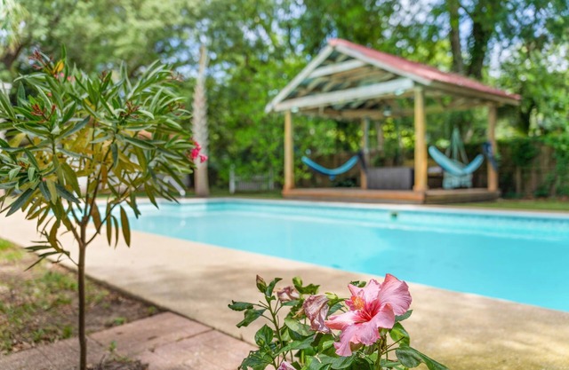 Private Paradise Pool and Arcade! Home away from home for the family.