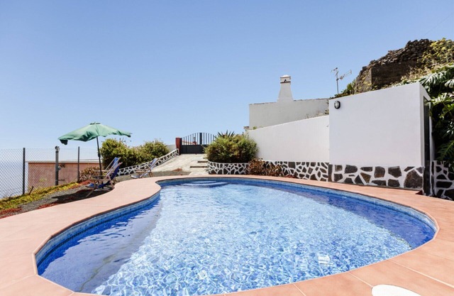 Private pool and sea views in Puntallana, La Palma