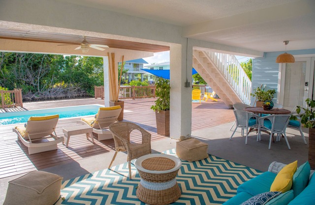 Private Pool, Completely Renovated Lovely Cottage Home in Islamorada
