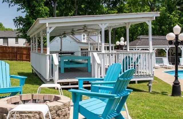 Private Pool! Hot Tub! Fire Pit! 10 Beds!
