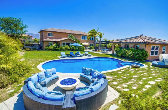 Private Pool: Scenic & Spacious Chula Vista Estate