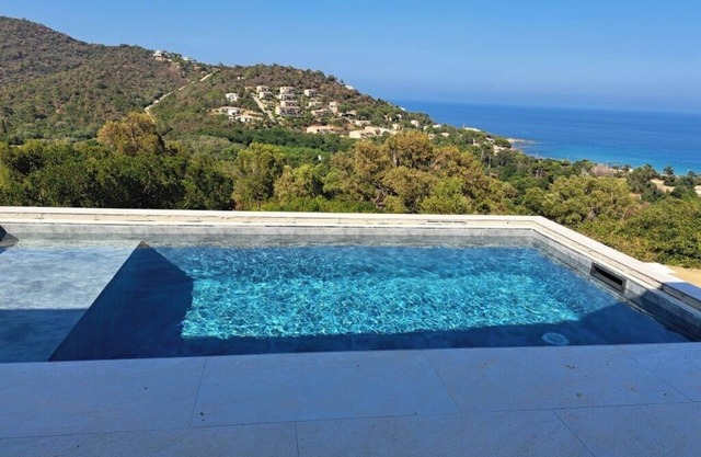 PRIVATE POOL VILLA - 2 BEDROOMS - WALKING DISTANCE TO BEACH (800 M)