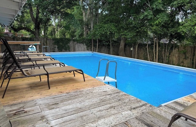 Private Pool & Yard! Mins to Dining & University