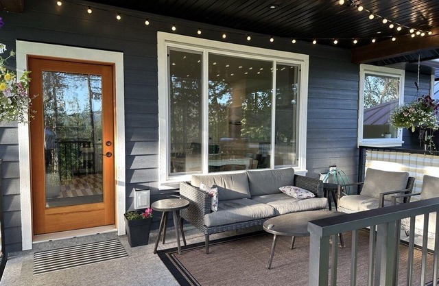 Private & restful; quiet 2 bedroom suite in Duncan