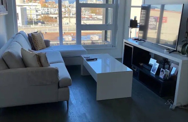 Private room and washroom-Beautiful,Mountain view,fab location,bright space