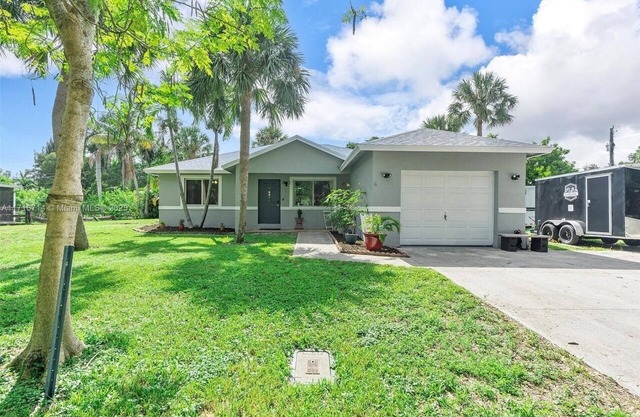 Private Room in Cozy Fort Lauderdale Home, Near FLL Airport