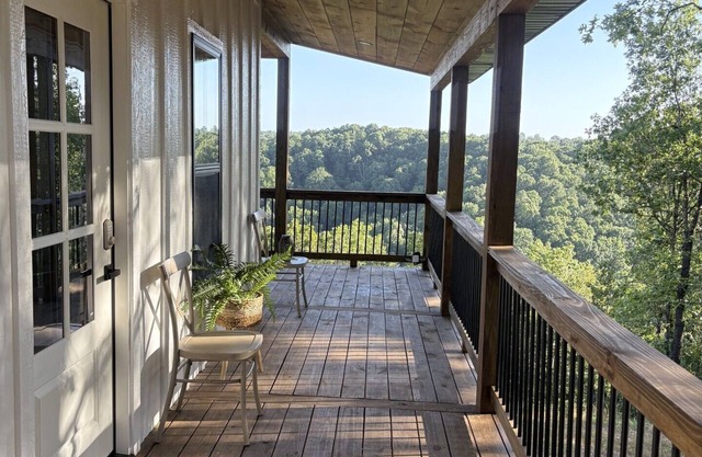 Private, Scenic, Cozy, and Romantic Cabin with Fireplace and Hot Tub for Two!