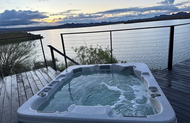 Private Spa On Water, King Bed, private steps to water