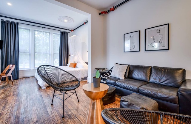 Private Suite in Historic Austin B&B: Sleeps 4!