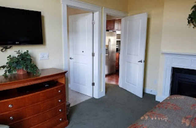 Private summer condo with jacuzzi tub; Golf spa water park zip lining