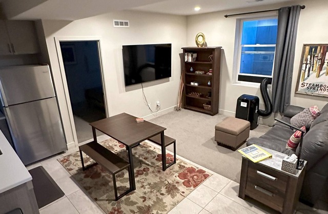Private Sunnyside Apt - 2 Workspaces