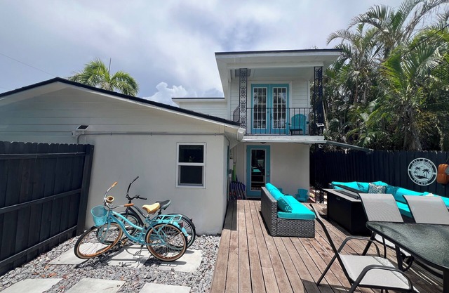 Private Treasure Island Getaway Sleeps 6 Walk to Beach Includes Golf Cart