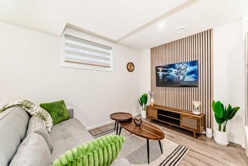 Private Unit 15 Mins from Calgary Airport