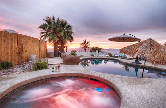 Private Villa -Pool, Spa, Tennis Court & More! Gorgeous Lake and Mountain Views