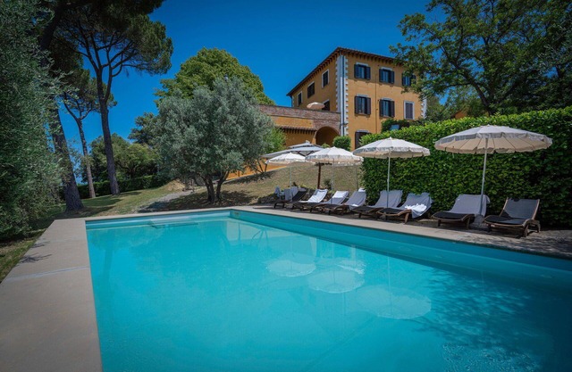 Private Villa with hot tub, private pool, WIFI, A/C, TV, terrace, pets allowed, panoramic view