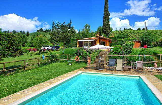 Private Villa with A/C, WIFI, private pool, TV, patio, panoramic view, close to San Gimignano