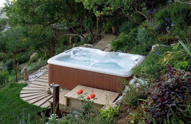 Private Villa with sauna, WIFI, A/C, hot tub, balcony, panoramic view, close to Forte Dei Marmi