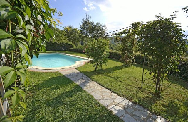 Private Villa with WIFI, A/C, hot tub, private pool, TV, terrace, panoramic view, close to Cortona