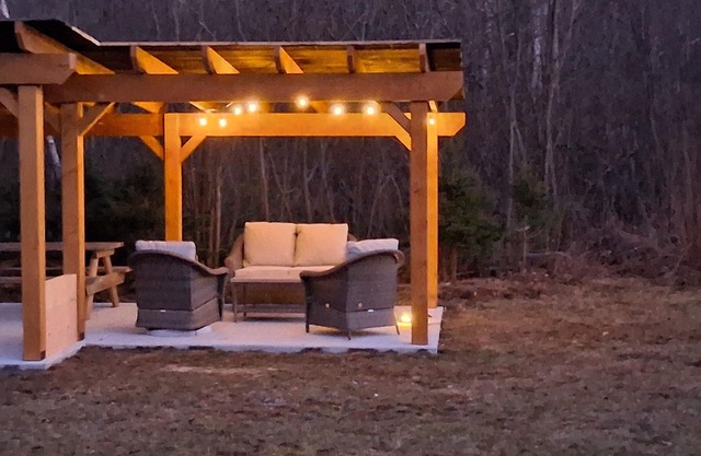 Private Winter Lakefront Cottage - Relax & Unwind