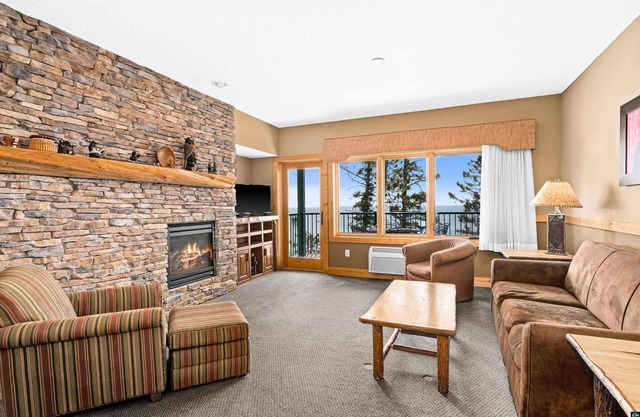 Privately owned Lakefront Burlington Bay Condo in enjoyable Two Harbors.