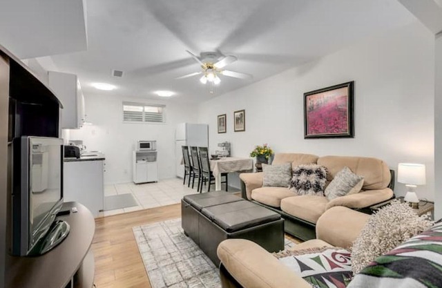 Professional, Bright, Cozy & Homey Spacious - 1 BD Guest suite