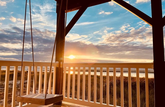 Progressive Retreat #3 - Diverse, Open-Minded and Eco Friendly Waterfront Unit