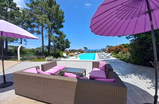 Propriété Pieds Dans L'eau Plage de Sable Intimiste au Bout du Jardin