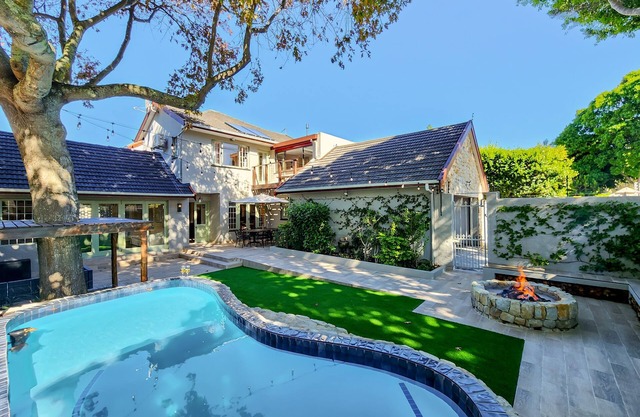 Protea - Pinoak Self-catering Cottages