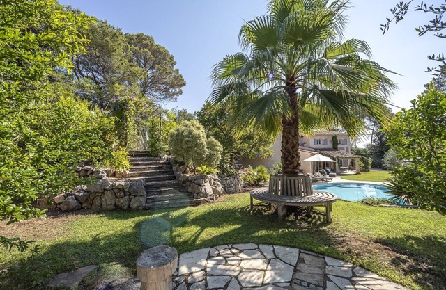 Provencal Charm and Tranquility yet close to everything